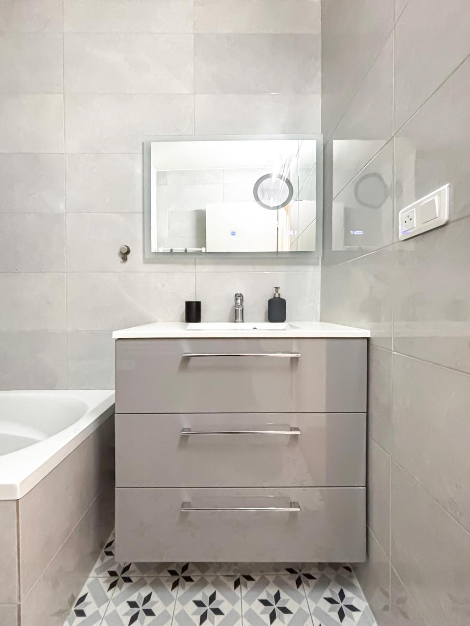 Avec Piscine Métro Convention Parigi